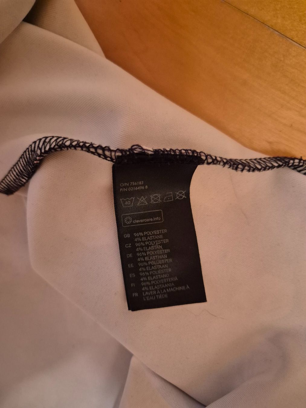 H&M Vestiti: H&M Kleid mit Rosenmuster – Usato da Walenstadt venduto da grischalounge1 5