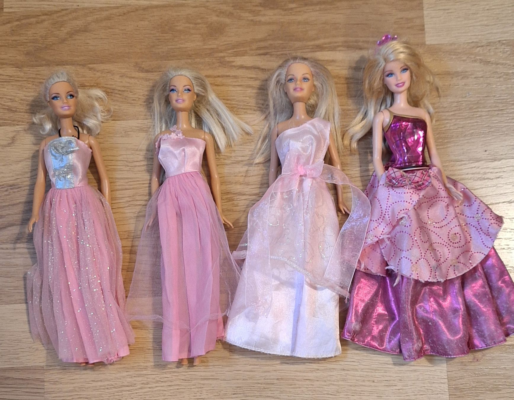 Puppen: Lot barbies – Gebraucht aus Yverdon-les-Bains von CelMt