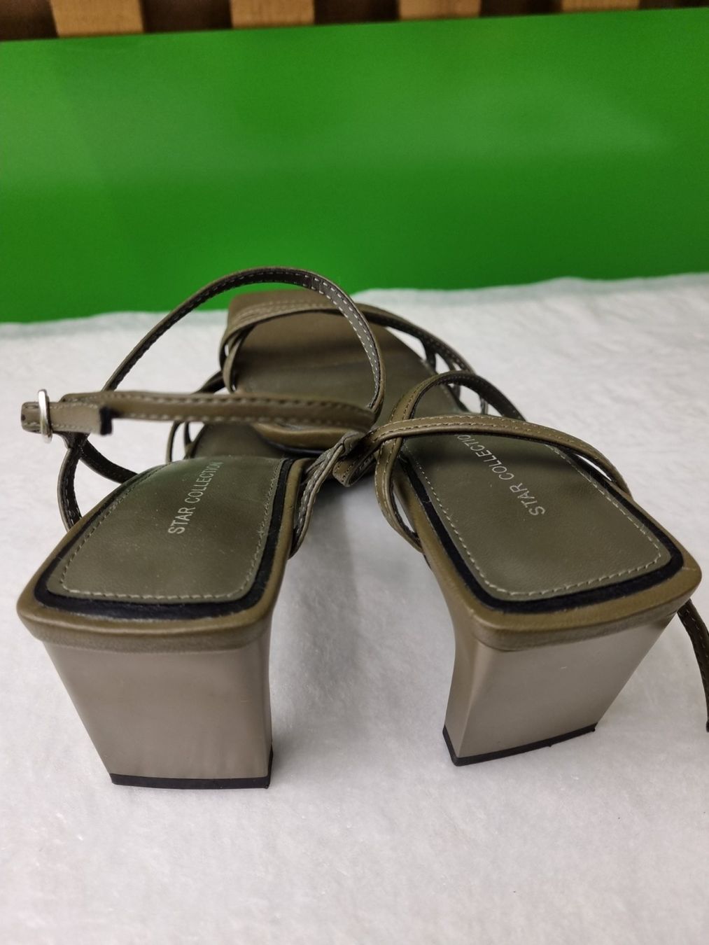 Scarpe da donna: RIEMCHEN SOMMER SANDALE OLIVE GR. 36 – Nuovo e nell'imballaggio originale da Zofingen venduto da Felpa 3