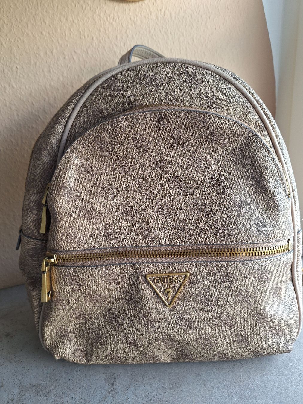 Guess Rucksäcke: Guess Damen Rucksack  – Gebraucht aus Sursee von Schuepbi