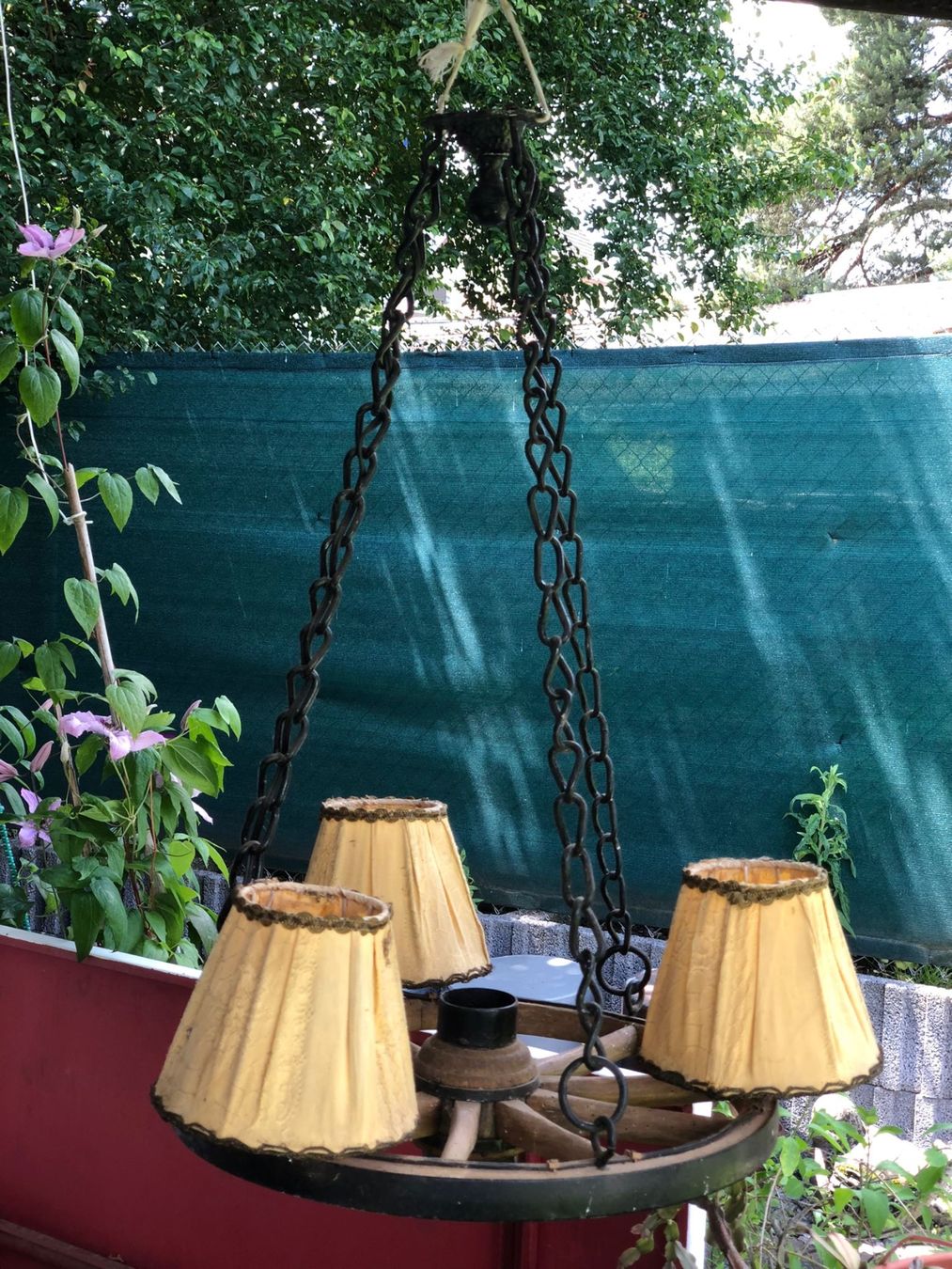 Lampade: Hübsche antike Wagenradlampe – Usato da Röschenz venduto da Tashroal 1