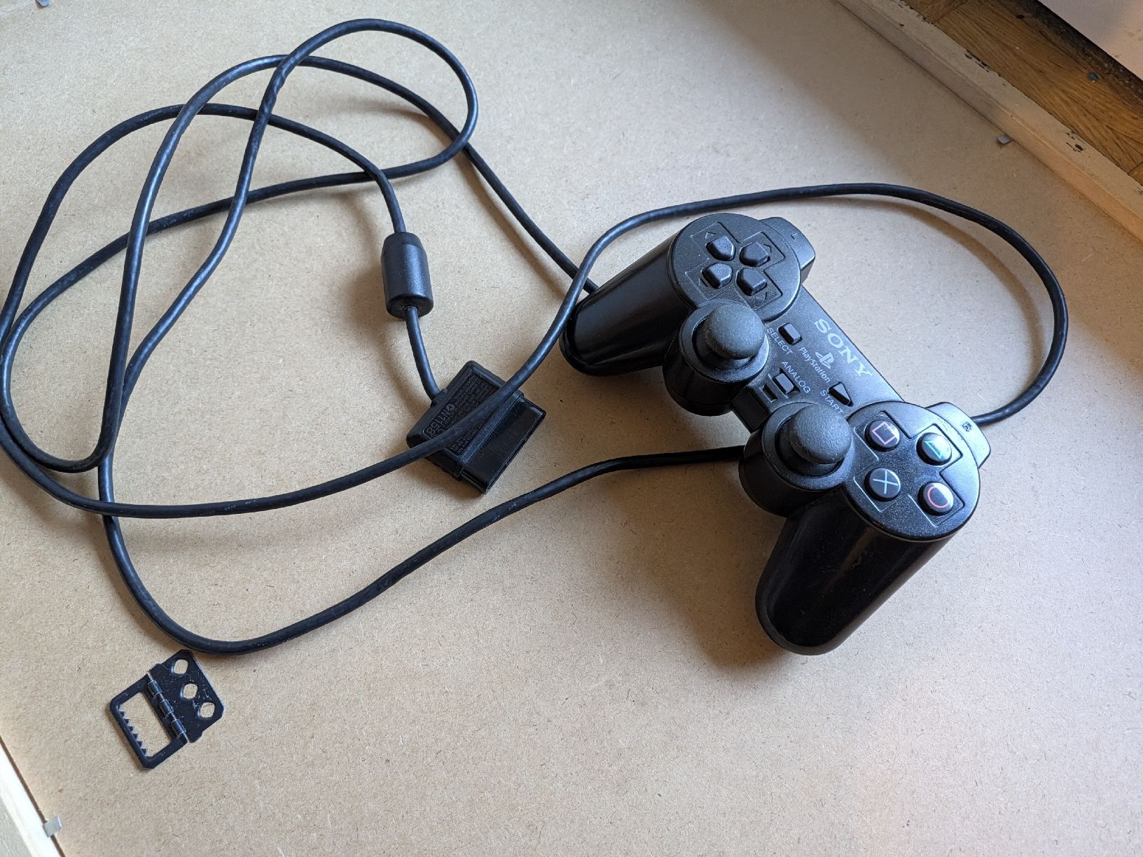 Controller: Controller Sony PlayStation 2 – Usato da Chur venduto da FreakofRarity