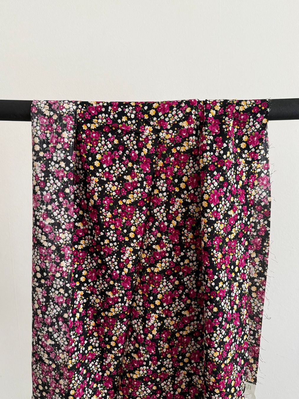 Tissus: Stoffresten mit bunten Blumenmuster – D'occasion à Basel par Smarten 1