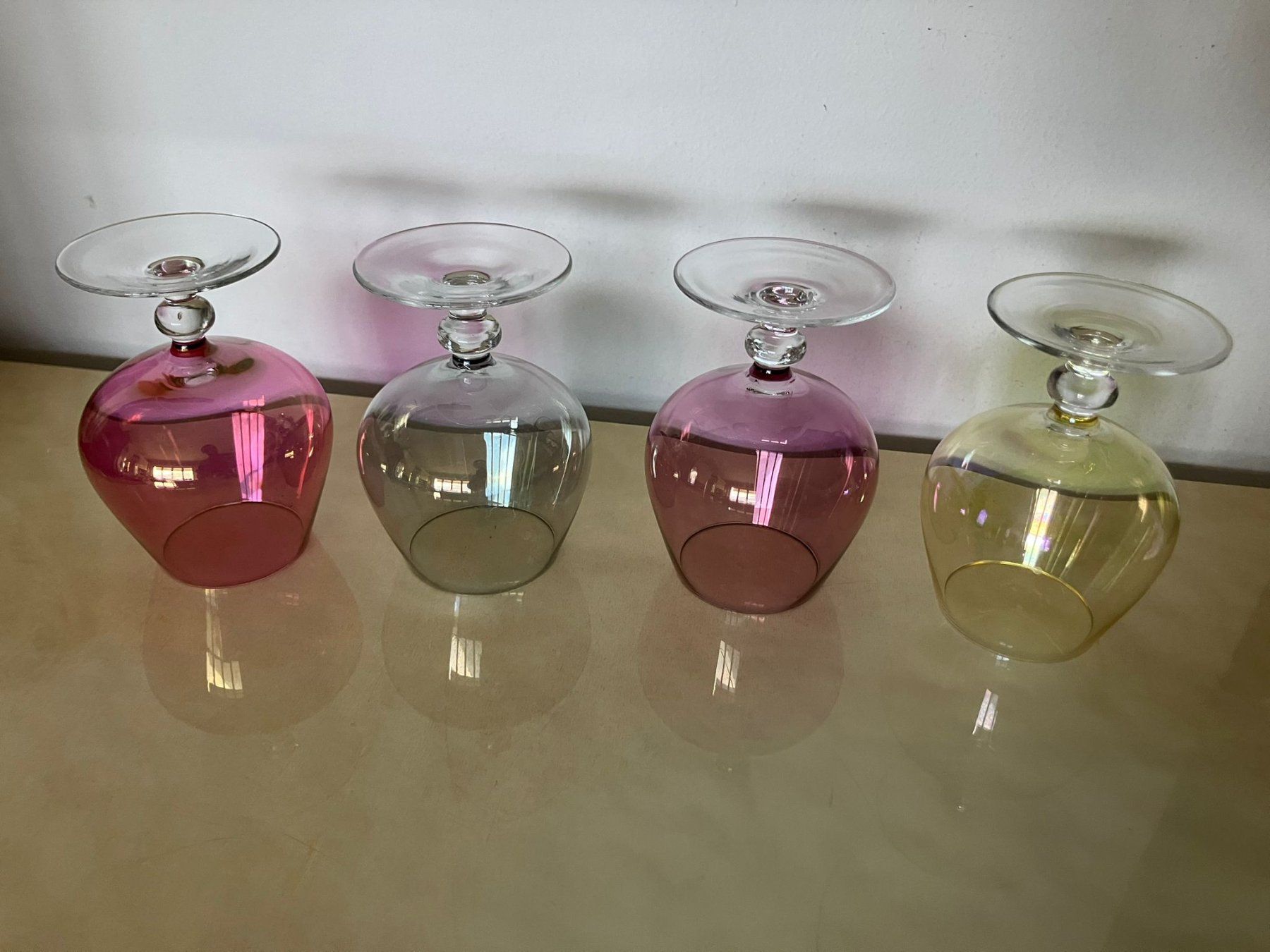 Bicchieri: 4 bicchieri da liquore in vetro cangiante – Usato da Melano venduto da H-Sara