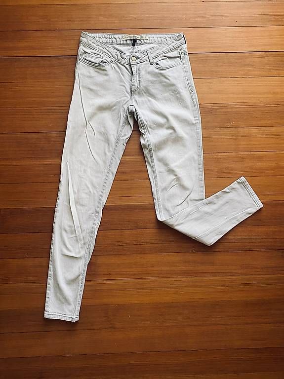 Zara Jeans: Hellgraue Jeans – Usato da Aarau venduto da lacrimara