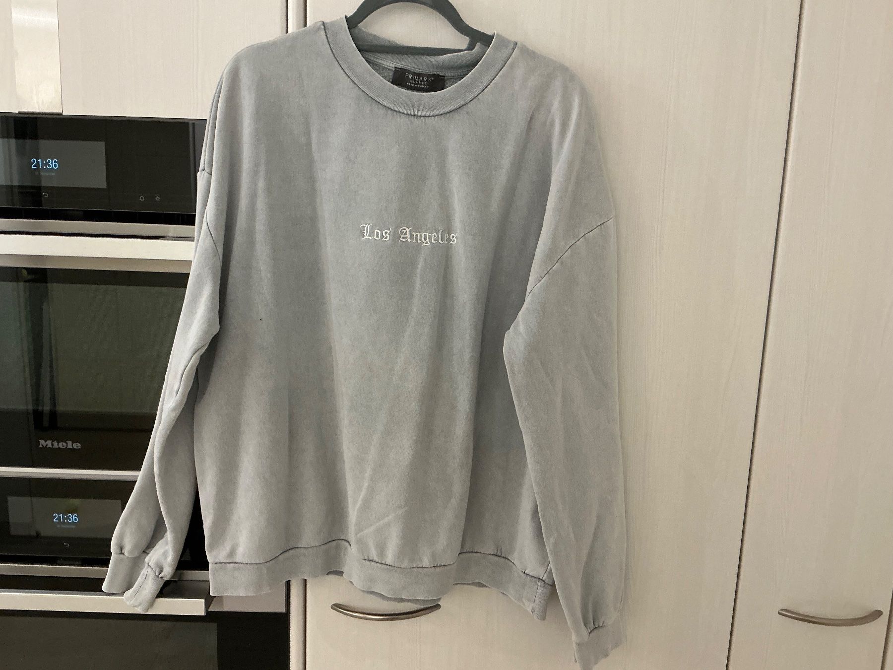 Maglioni & Felpe: Grauer "Los Angeles" Pullover, Grösse L – Usato da Würenlos venduto da Chicca2004