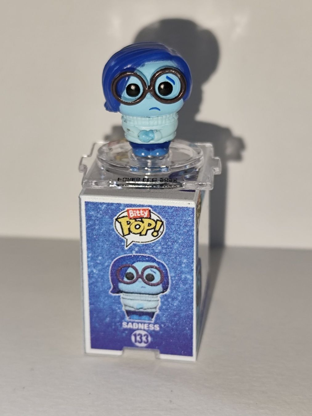 Funko Statuette: PIXAR Blindebag - Ausgepackt! Sadness Bitty Pop Figur – Nuovo (secondo la descrizione) da Bettingen venduto da hamau2012