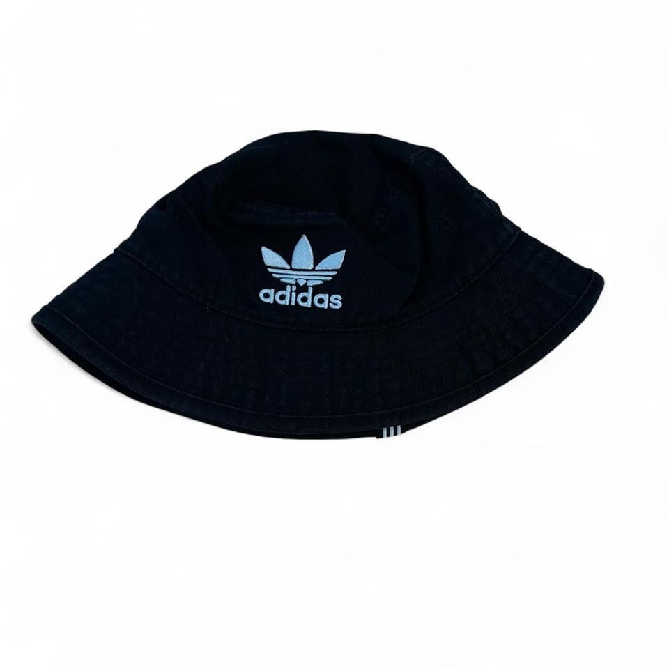Adidas Copricapi, berretti & cappellini: black unisex Adidas bucket hat – Usato da Winterthur venduto da hachiscutecloset 1