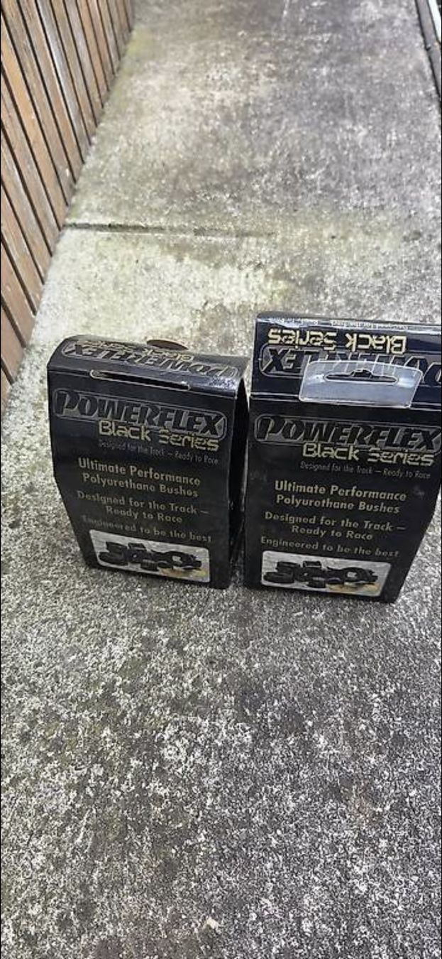 BMW Toutes les pièces auto: Powerflex BMW E36 316i/318i Compact Hinterachslager – D'occasion à St. Gallen par justmeeee