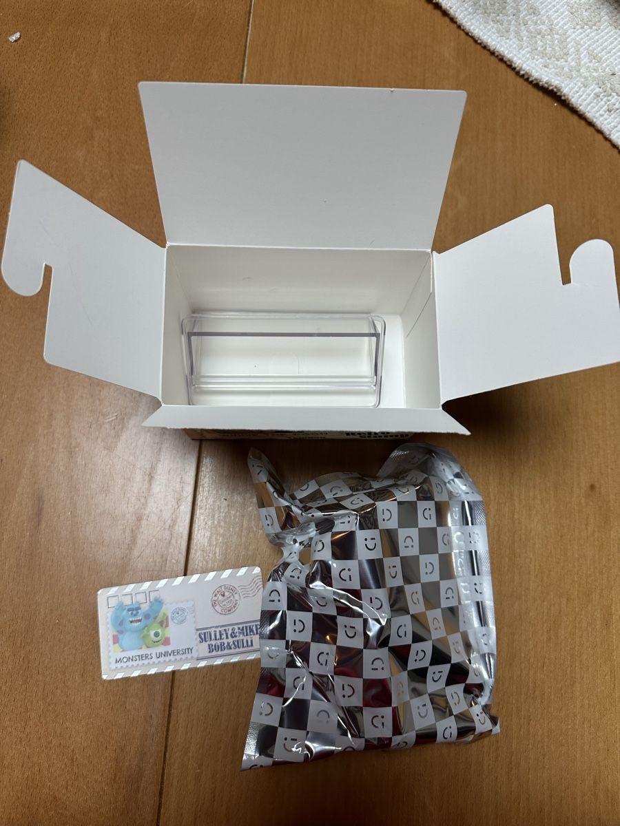 Disney Giocattoli: Blindbox Miniso Retro Stamp – Nuovo e nell'imballaggio originale da Corgémont venduto da Chloesellsthings 2