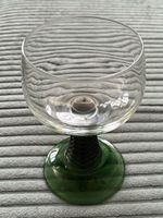 Vintage 9 Kelchgläser 1,4 dl,  grün gerippt, Glas neuwertig.