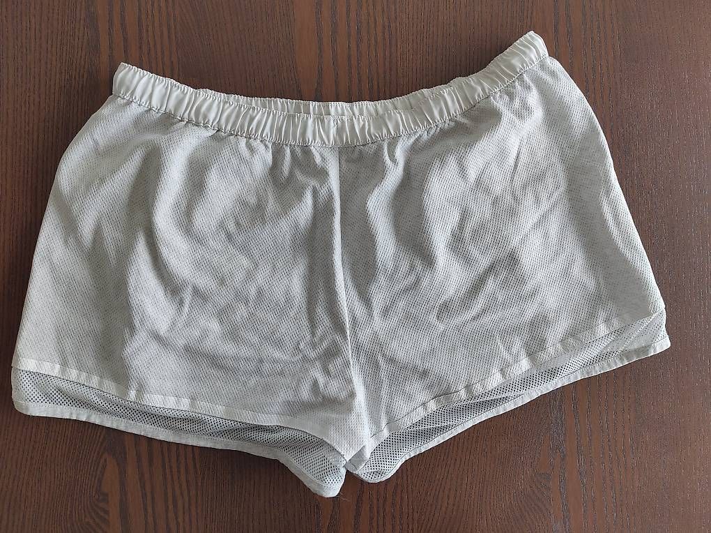 Nike Pantaloni: Short de sport Nike taille S – Usato da Morges venduto da L_6688 4