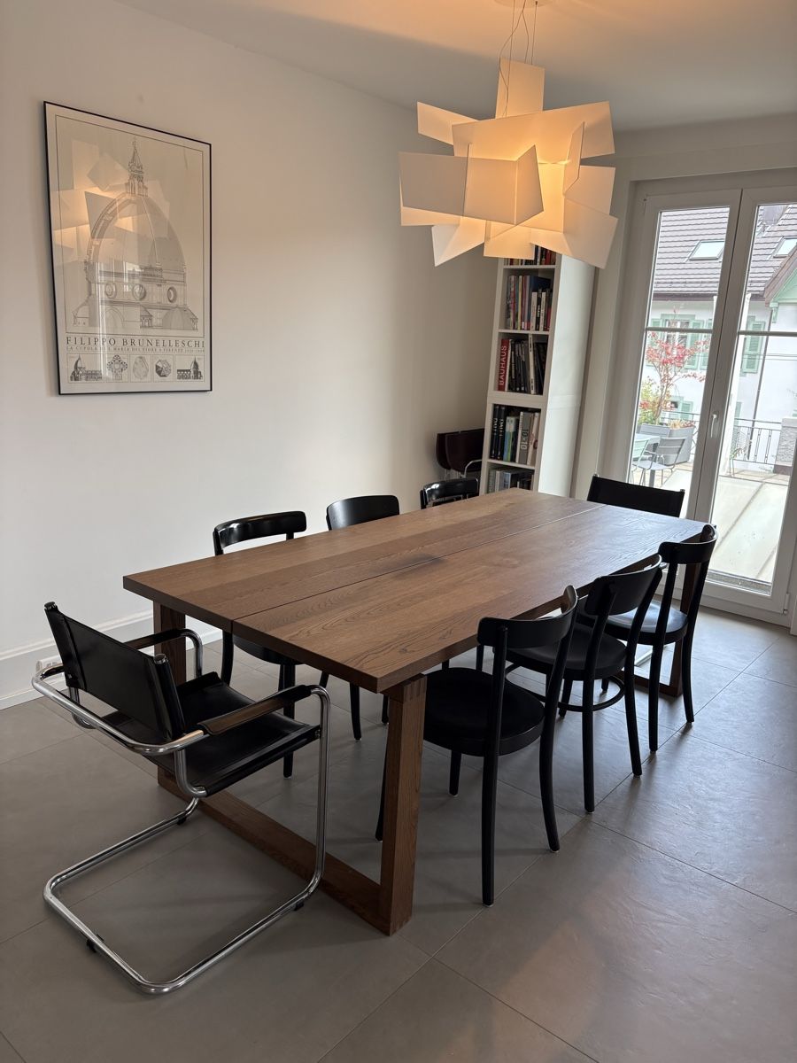 Ikea Tische: Table à manger design - 8 personnes - chêne – Gebraucht aus Peseux von and_5f6l