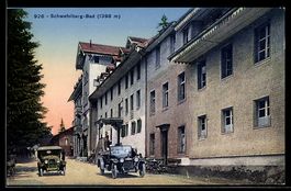 AK Schwefelberg-Bad, Straßenpartie mit Gebäudeansicht und Au