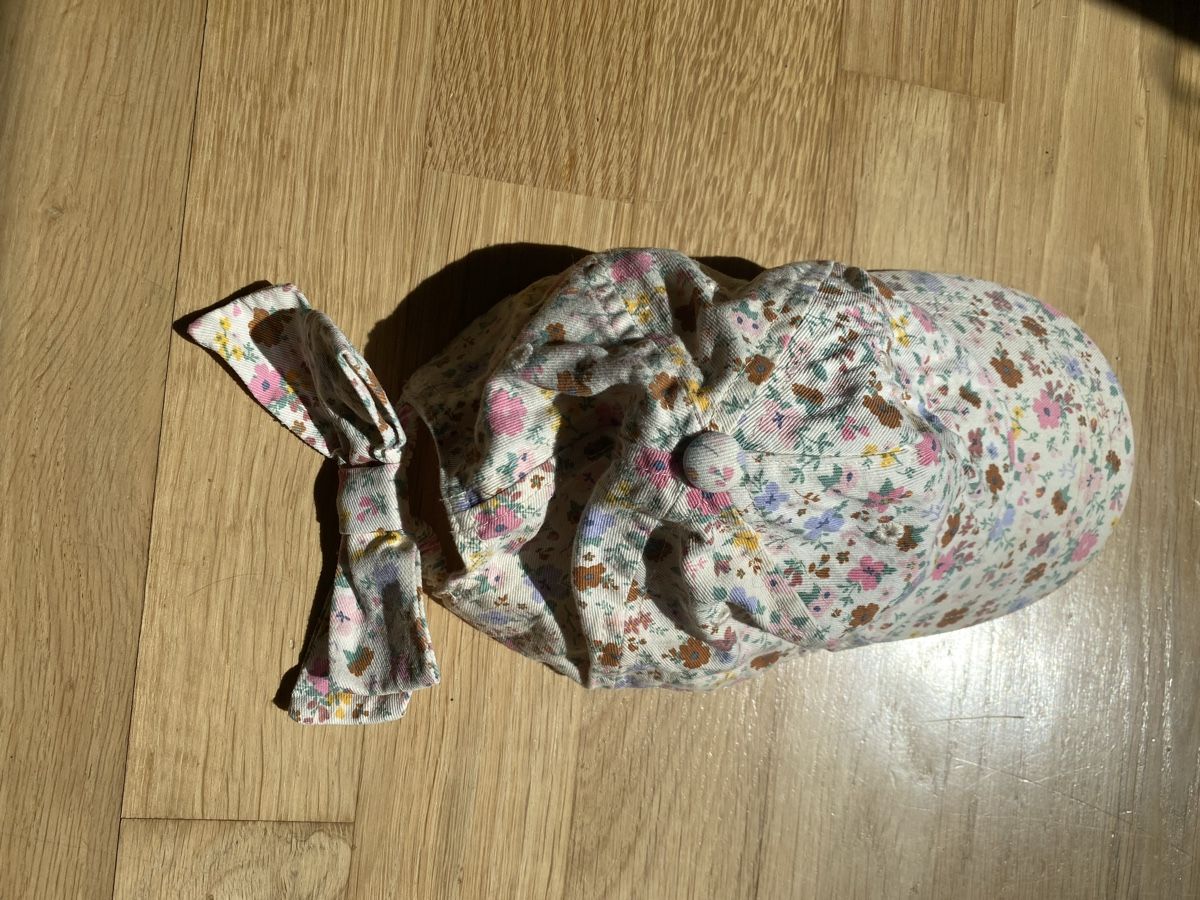 H&M Altro abbigliamento per bambina: Summet hat H&M 3-7 yo – Usato da Zürich venduto da Mariaov
