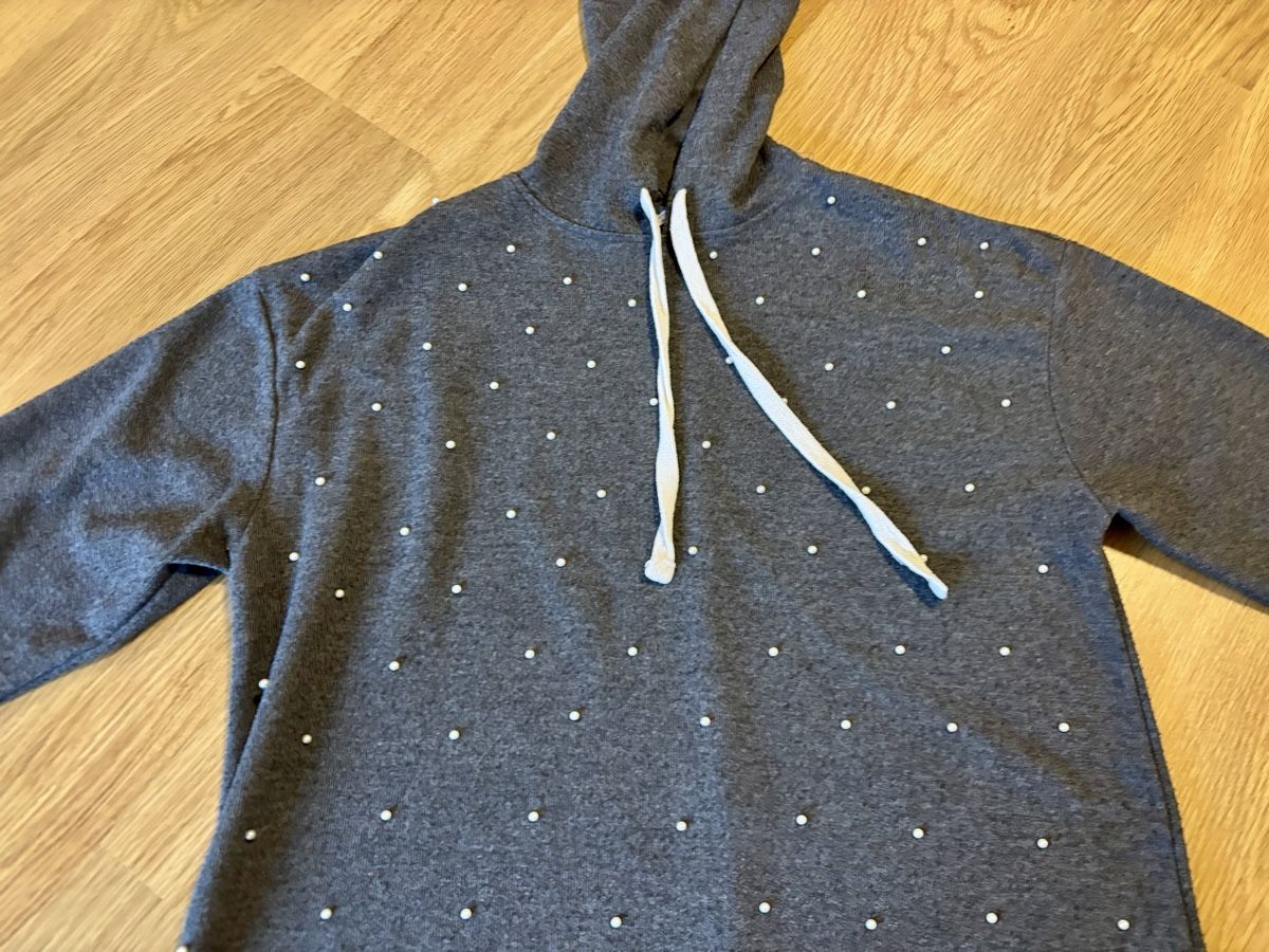 Zara Maglioni & Felpe: Grauer ZARA Knit Kapuzenpullover mit Perlen – Usato da Baden venduto da Tiffany6878 1