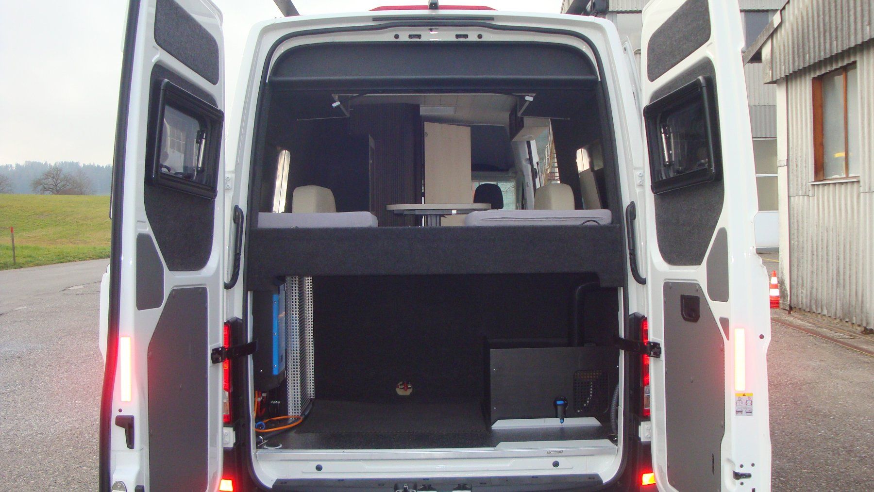 VW Camping Fahrzeuge: Wohnmobil  VW Crafter  4x4  Kastenwagen – Gebraucht aus Wädenswil von Lodekka 9