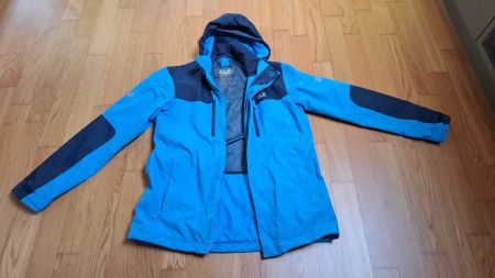 Schöne Regenjacke Jack Wolfskin Grösse 164 für Jungs