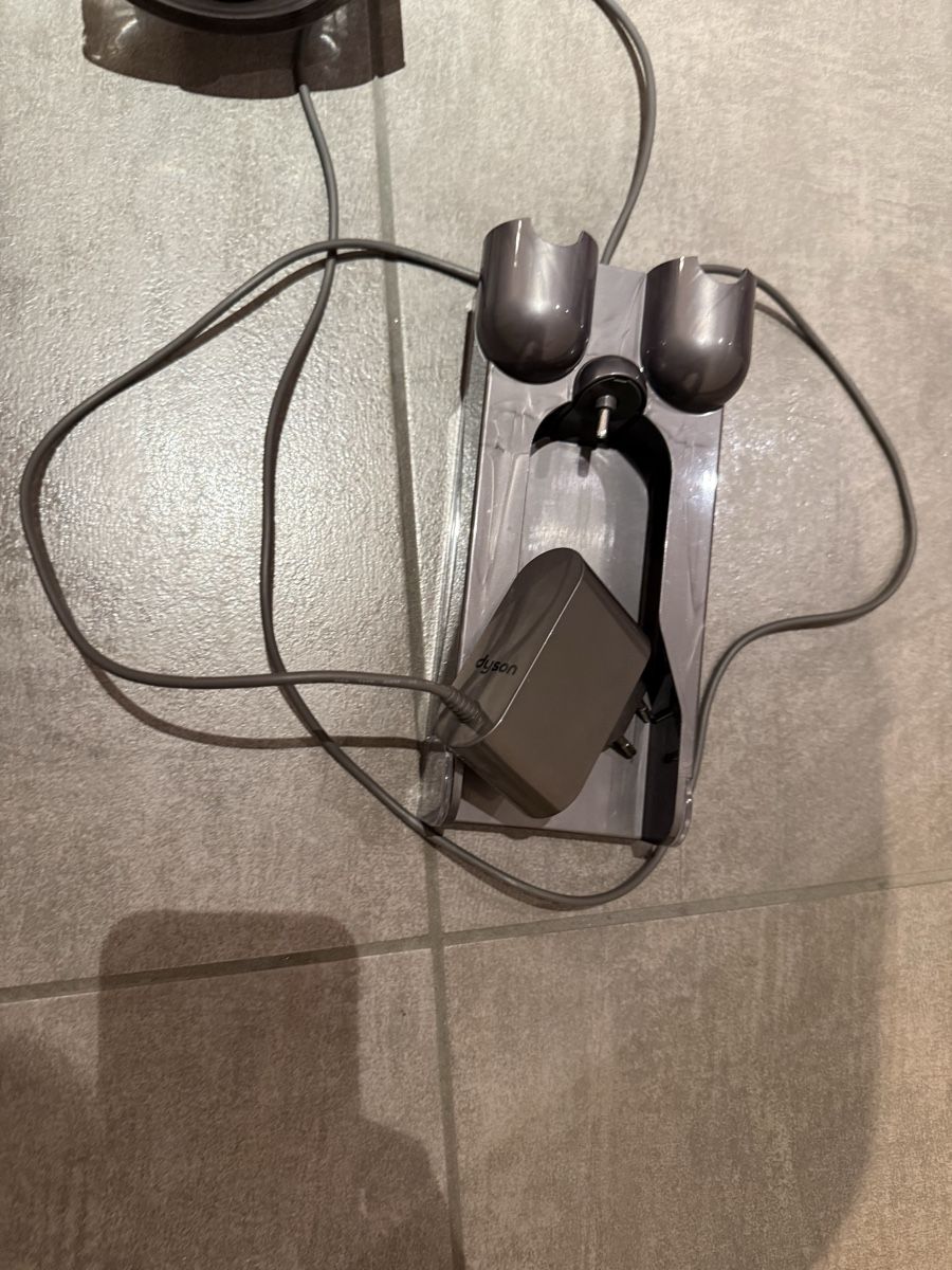 Dyson Aspirateurs & Accessoires: Dyson V 10  – D'occasion à Claro par KarinS84 2