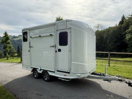 Pferdeanhänger/ Pferdetransporter 