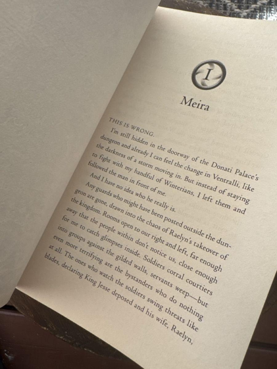 Libri: Frost Like Night Buch von Sara Raasch – Usato da Zürich venduto da Belisimo 5