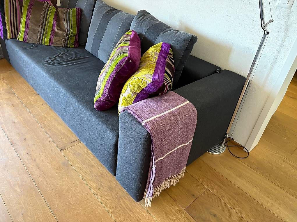 Divani: Schlafsofa zu verschenken – Usato da Valbella venduto da me2_9kb6 1
