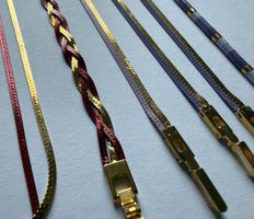 Vintage Schmuck-Konvolut – farbige Ketten & Armbänder