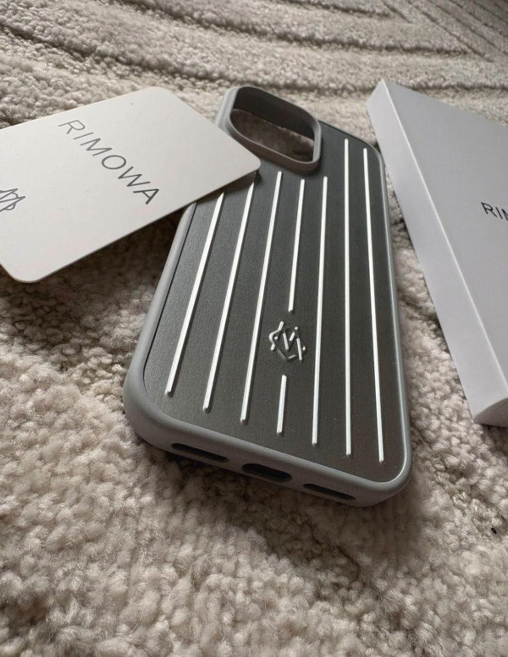 Coques & Protection écran: IPhone 16Pro Max Rimowa Case – D'occasion à Chur par Madeys 4