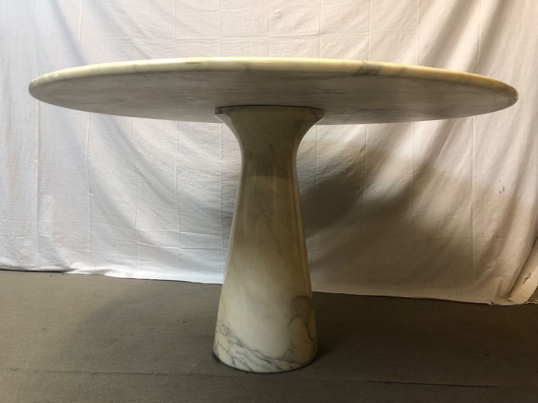 Tavoli: Runder Marmortisch Tulpenform; 120cm Durchmesser – Usato da Brunnen venduto da Allerwaren 2