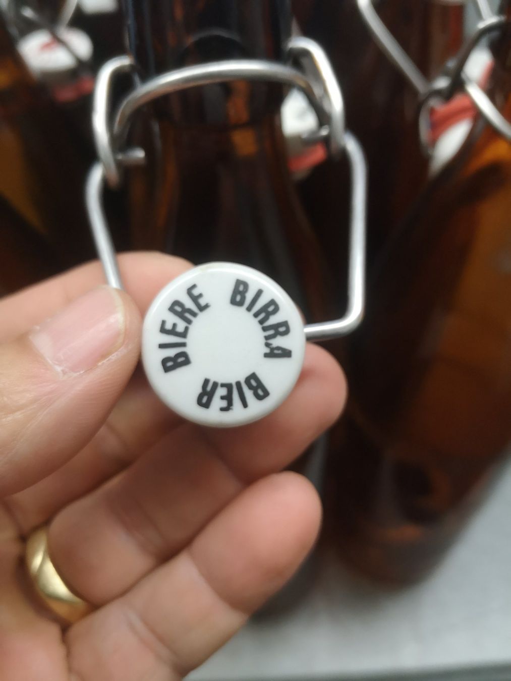 Bouteilles: Bier Bügelflaschen 33 Stk – D'occasion à Lostorf par rubileo 2