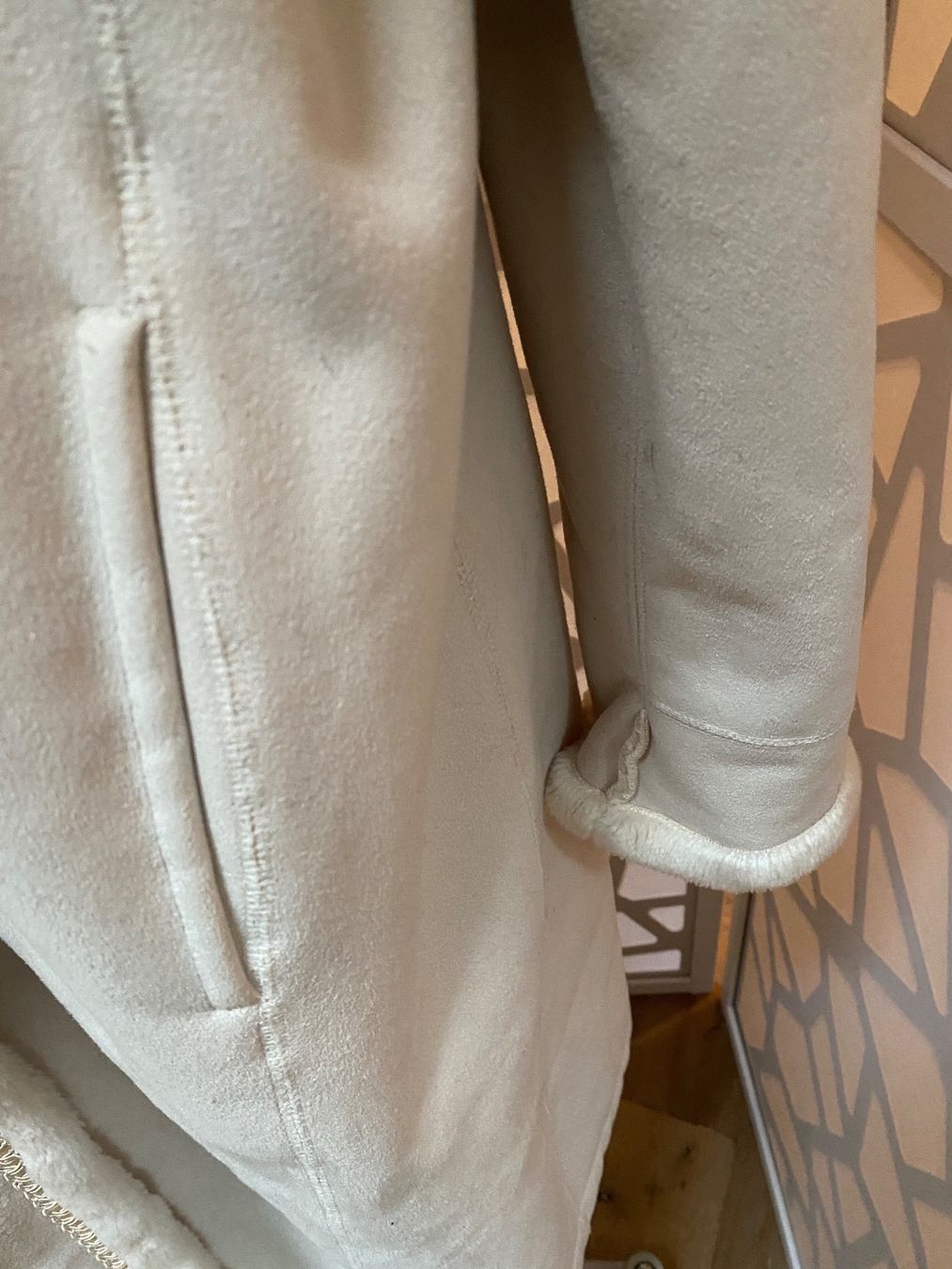 Mäntel: Great hooded off white coat. EUR40 – Neu (gemäss Beschreibung) aus Grund b. Gstaad von PlageNeige 9