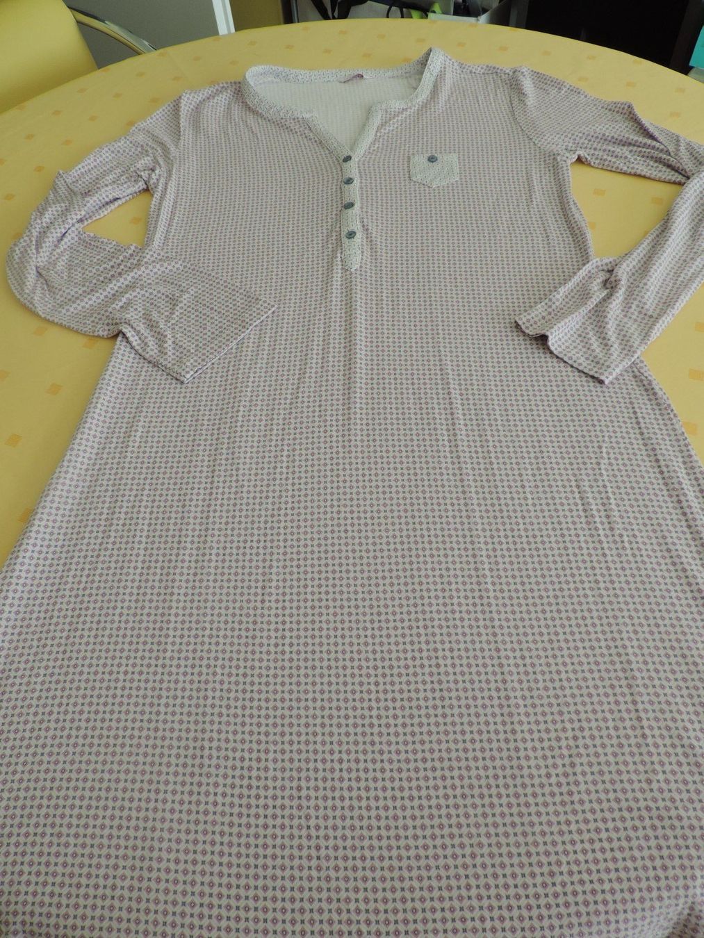 Esprit Negligees & Pigiami: Hübsches Nachthemd von Esprit – Usato da Menziken venduto da Feh 1