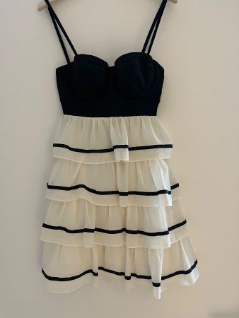 Schickes Kleid von Lipsy Gr UK8/EU36