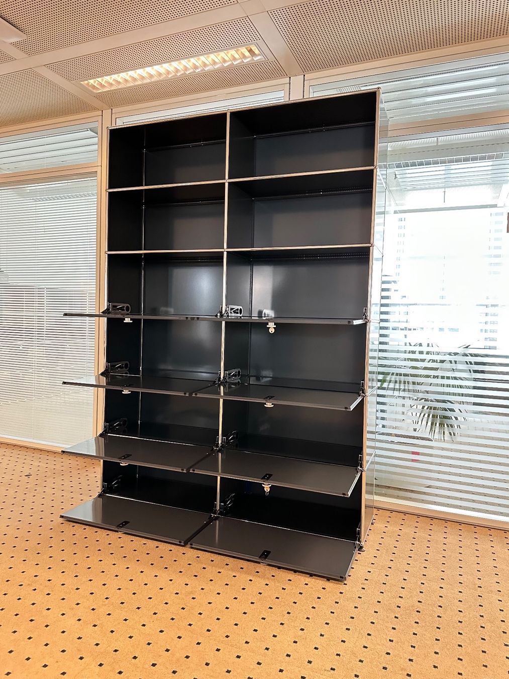 USM Scaffali: USM Highboard 2x6Anthrazitgrau, Top Zustand – Usato da Grenchen venduto da Design-Outlet 3