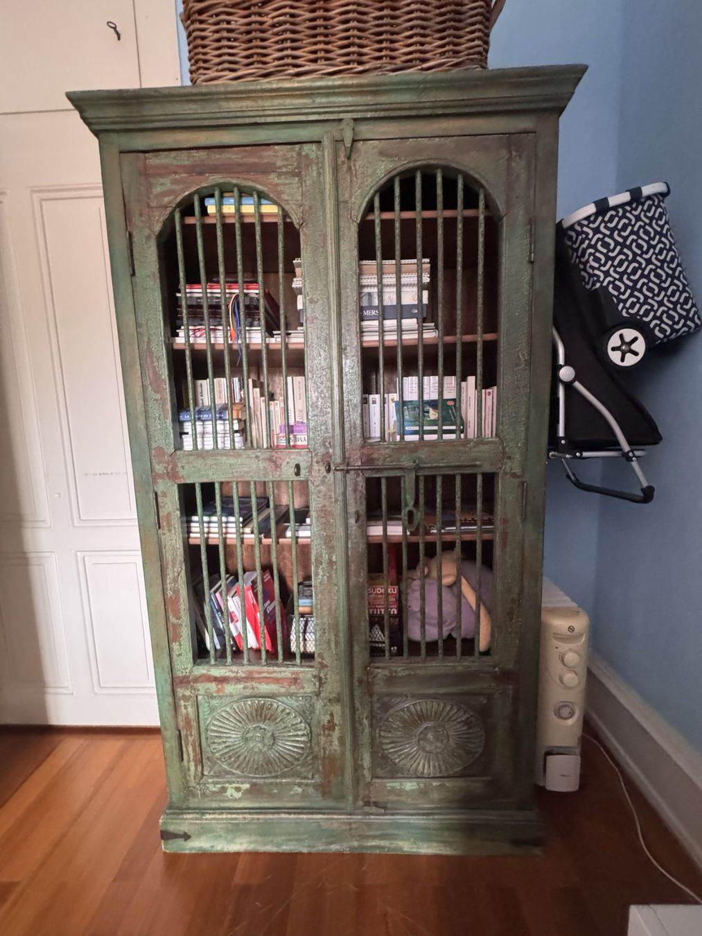 Armoires: Armoire indienne ancienne – D'occasion à Lausanne par sop_h2sn