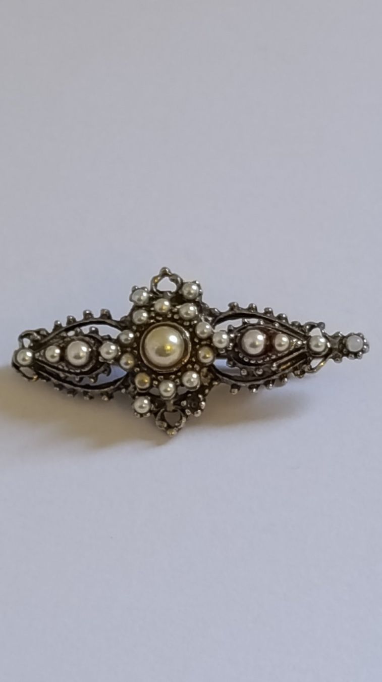 Spille & Fermagli: Broche vintage avec perles - Élégance intemporelle! – Usato da Genève venduto da EcrinVintage 1