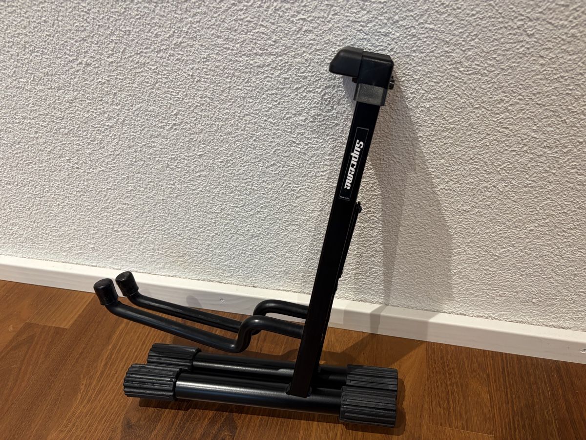 Supporti per strumenti musicali & leggii: Gitarrenständer Supreme klappbar  – Usato da Henau venduto da martina_1998 2