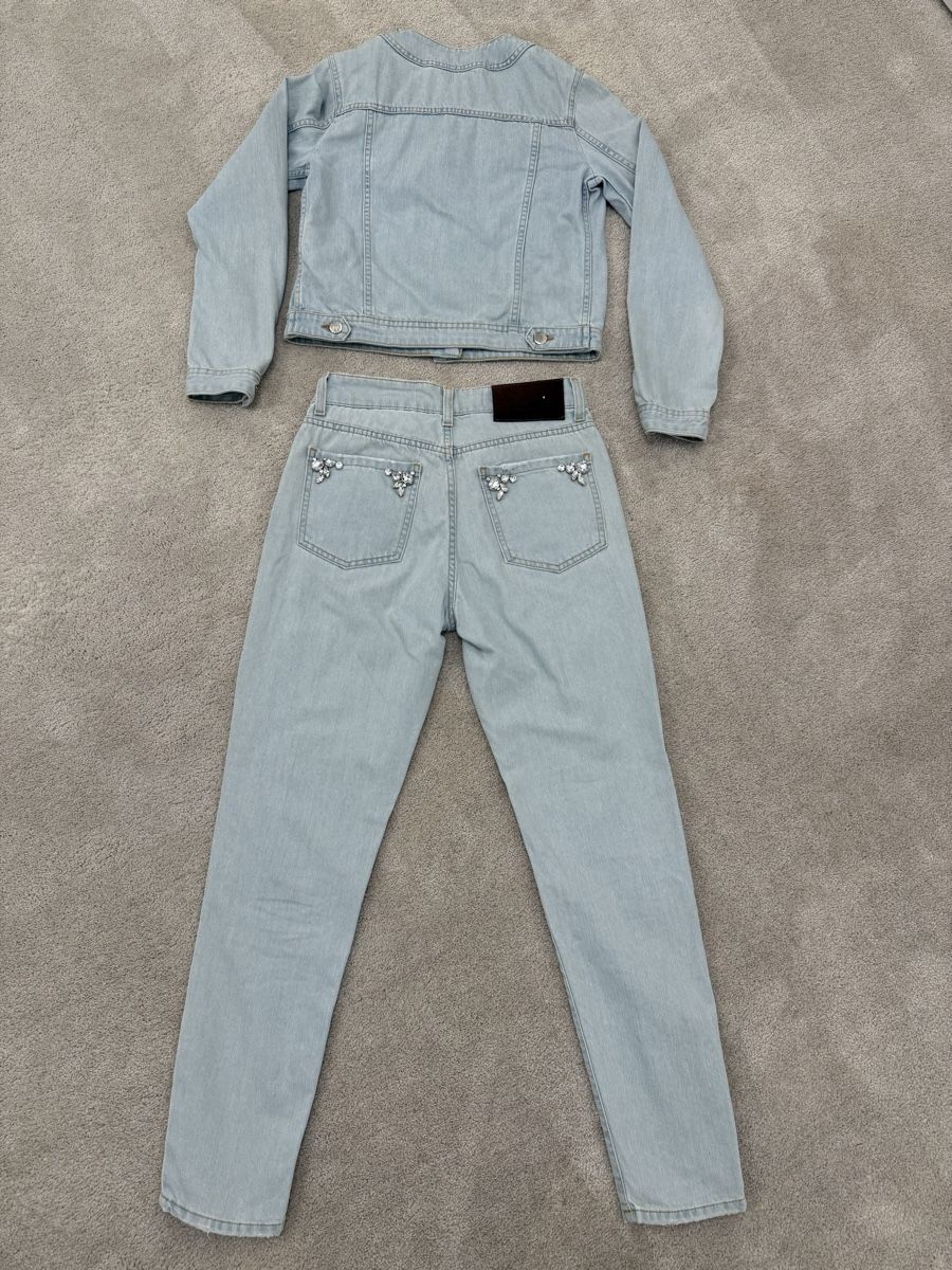 Lotti di vestiti: Blumarine denim set: jeans and jacket – Usato da Paradiso venduto da apf_mh9c 1