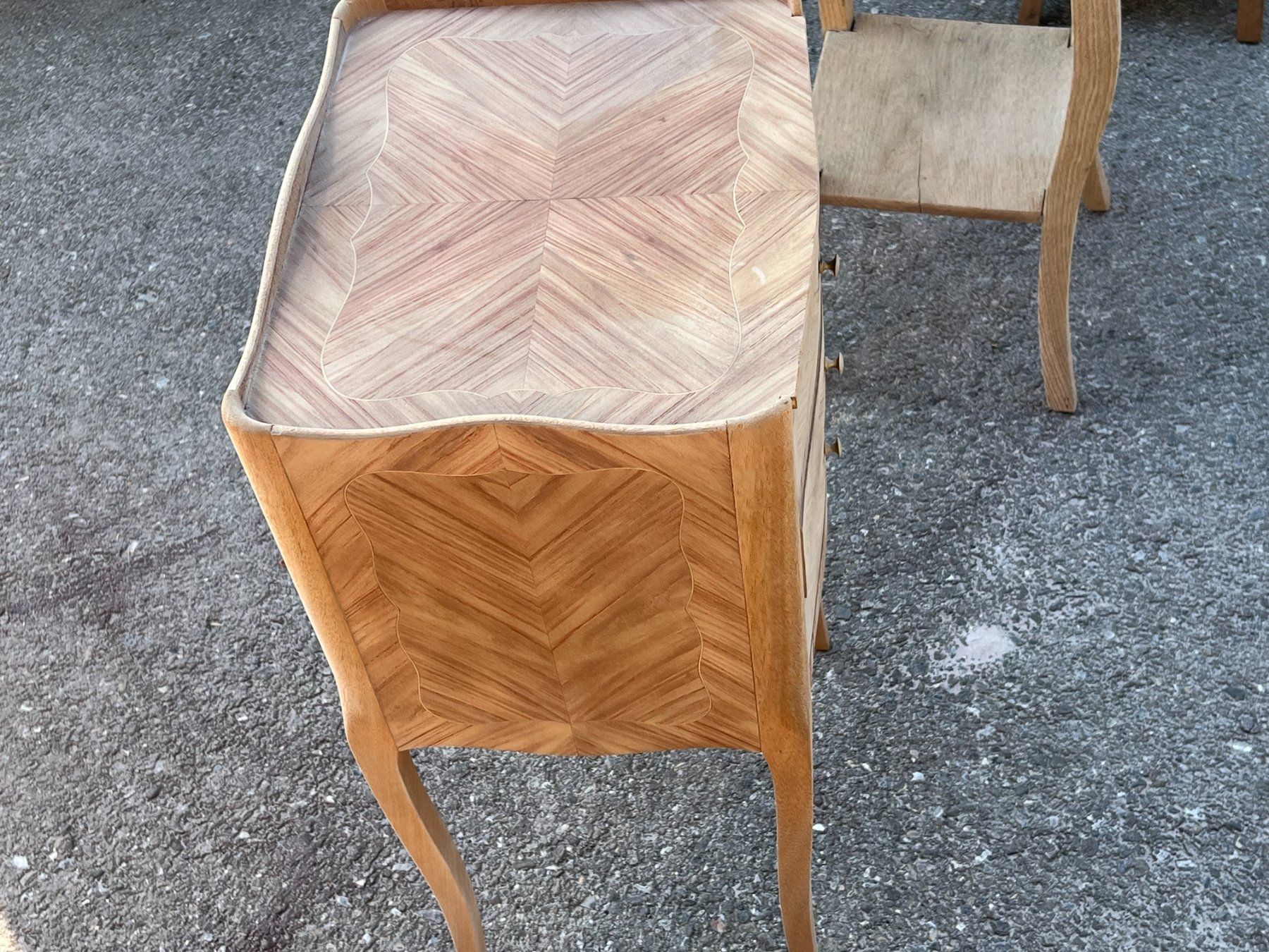 Comodini: ART 1100-H Table de nuit marquetée sablé – Usato da Pont-La-Ville venduto da BCMGLEAL 3