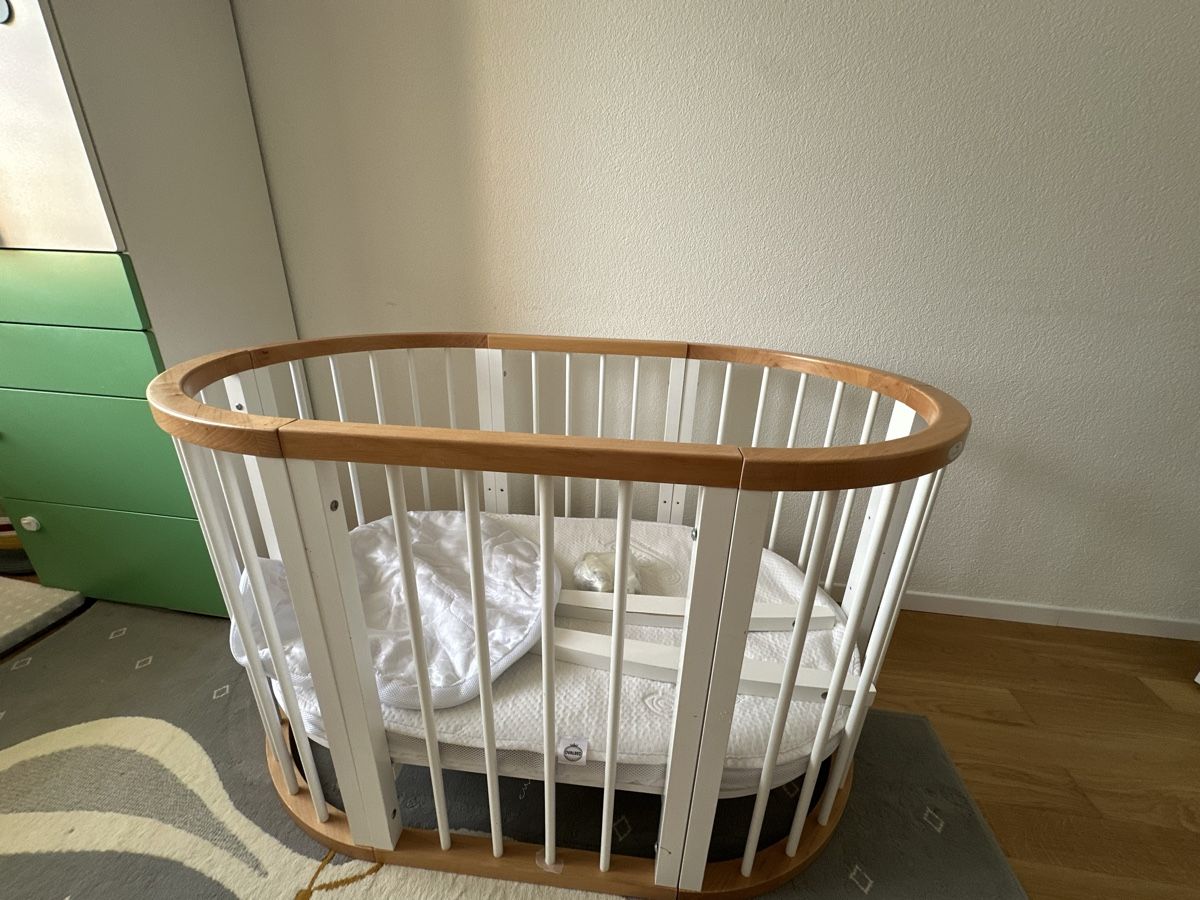 Lits: Oval bed growing with the baby – D'occasion à Affoltern am Albis par rot_682g 4