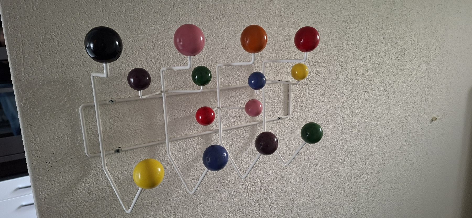 Guardaroba: REPLICA Hang it all, Charles & Ray Eames, 1953, mutlicolor – Usato da Steffisburg venduto da callabluete 1