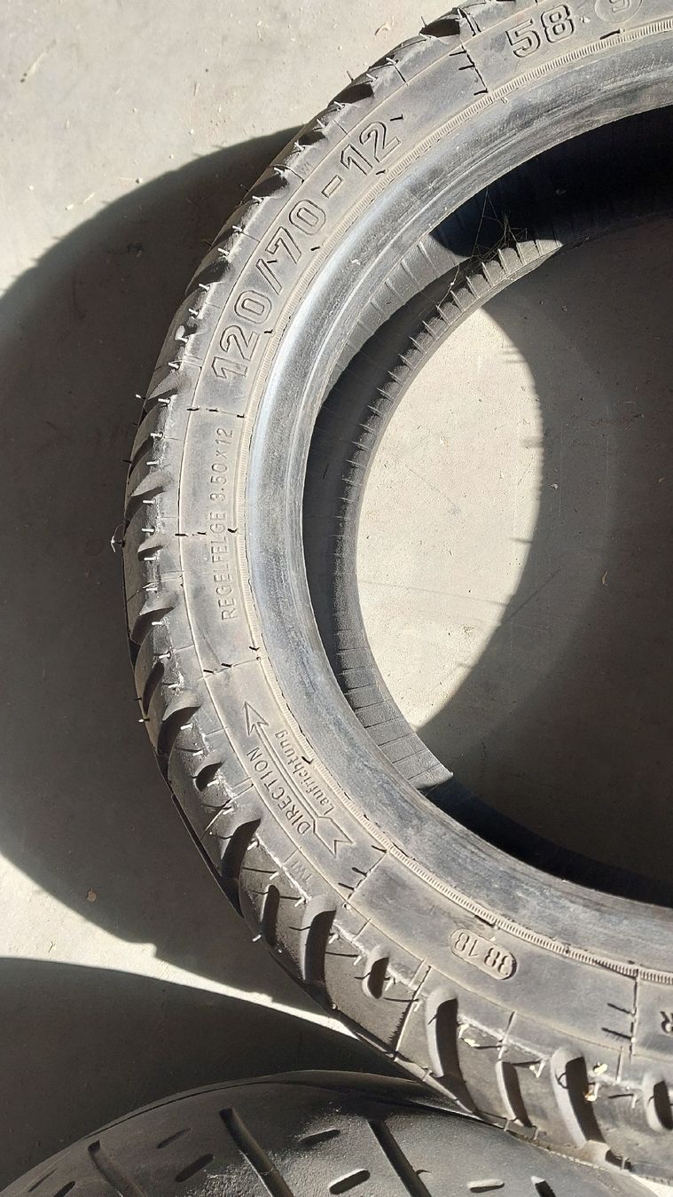 Pneumatici & Ruote complete: Zwei Roller Pneu 120/70 - 12 – Usato da Altishausen venduto da Grueematt 2