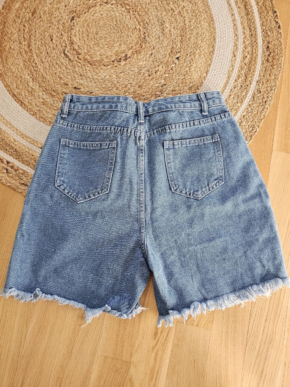 Shein Jeans: Short en jean déchiré taille haute T.L – Nuovo e nell'imballaggio originale da Forel (Lavaux) venduto da Clelia94 1