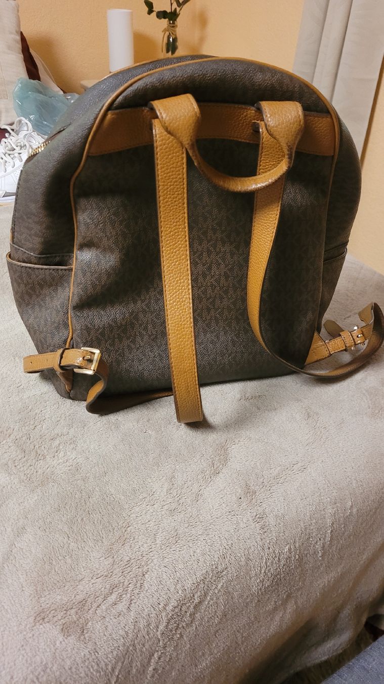 Michael Kors Rucksäcke: Sac à dos Michael Kors marron – Gebraucht aus collonges von marlene.carlos 1