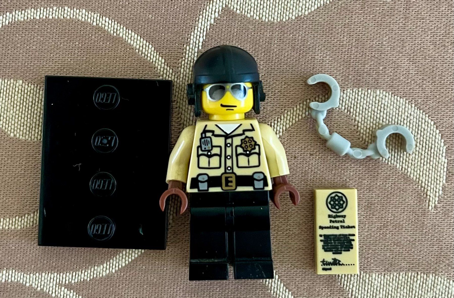 Lego Kit di costruzioni: Lego Minifigure Series 2 - Traffic Cop – Usato da Höri venduto da PSMarinho