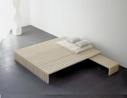 Designer Bett von Formplus Modell Dito mit Nachttischen