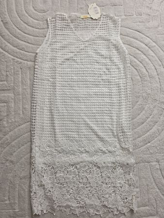 Robe blanche ajourée et dentelle élégante taille M/L neuve
