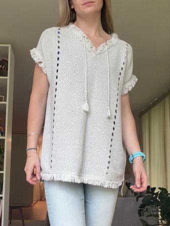 WEISSER STRICKPULLOVER MIT FRANSEN