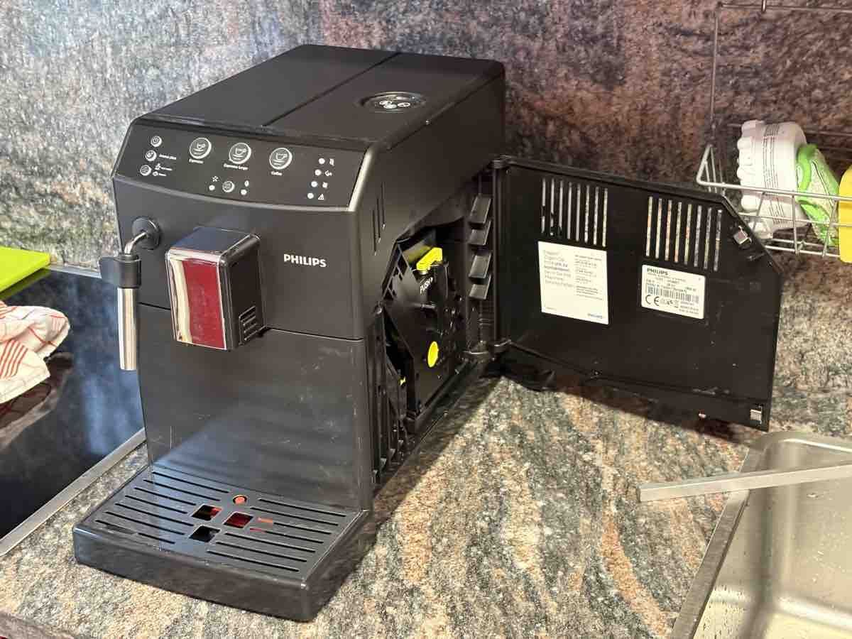 Macchine per caffè & Macchine per espresso: Philips Kaffeevollautomat in Schwarz – Usato da Elgg venduto da ZaahFeeh 2