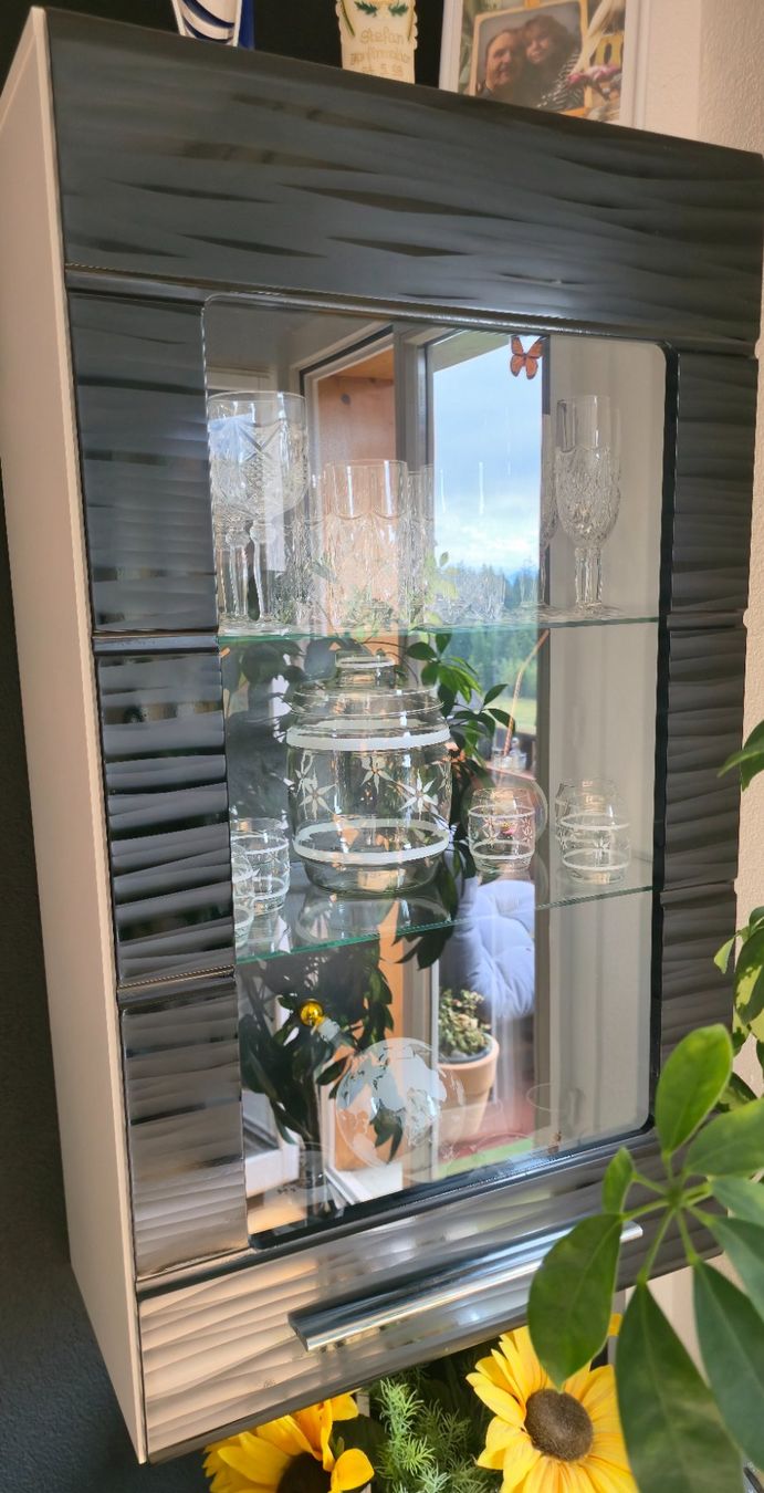 TV Möbel: Moderne TV-Wohnwand mit LED-Beleuchtung – Gebraucht aus Eigenthal von Stefan87831 3
